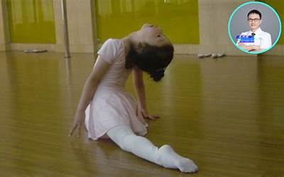 5岁女童练舞致截瘫 1年后已能奔跑  女孩5岁练舞下腰致截瘫